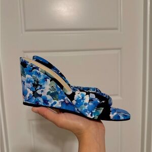 Nine West Floral Blue Wedge Sandals Size 7 NWOT